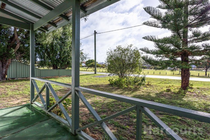 Photo - 9 Gallop Street, Halls Head WA 6210 - Image 6