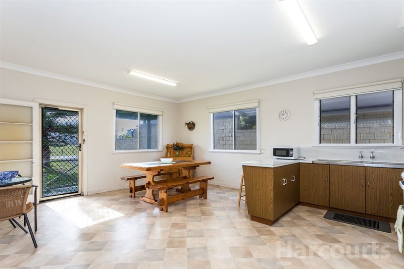 Photo - 9 Gallop Street, Halls Head WA 6210 - Image 8