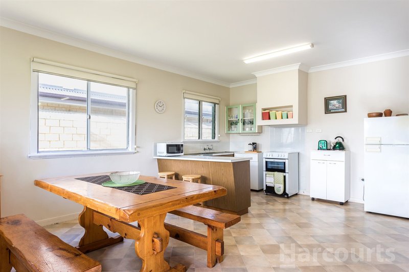 Photo - 9 Gallop Street, Halls Head WA 6210 - Image 10