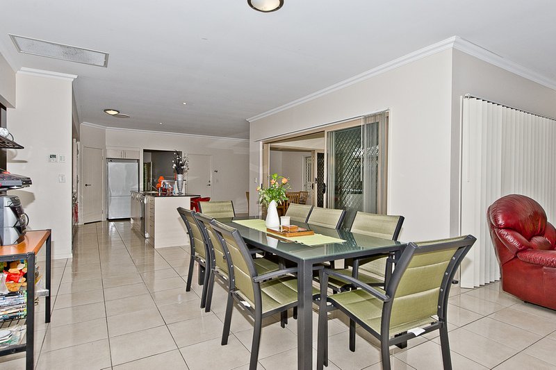 Photo - 9 Gardenia Place, Bridgeman Downs QLD 4035 - Image 5