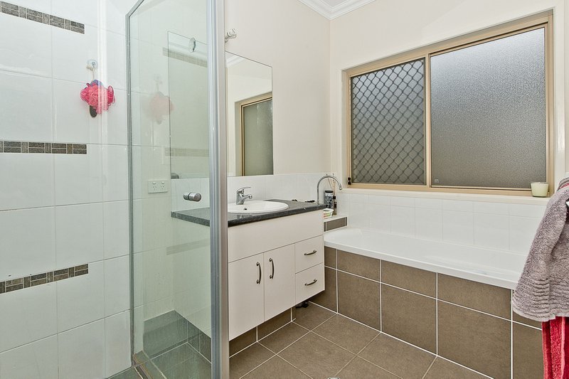 Photo - 9 Gardenia Place, Bridgeman Downs QLD 4035 - Image 13