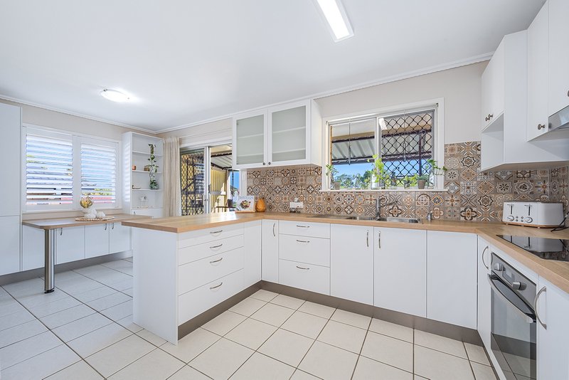 Photo - 9 Gardenia Street, Clontarf QLD 4019 - Image 6