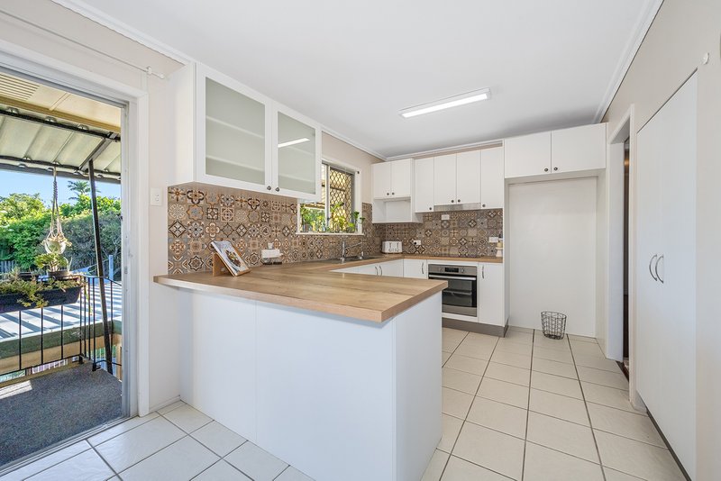 Photo - 9 Gardenia Street, Clontarf QLD 4019 - Image 7