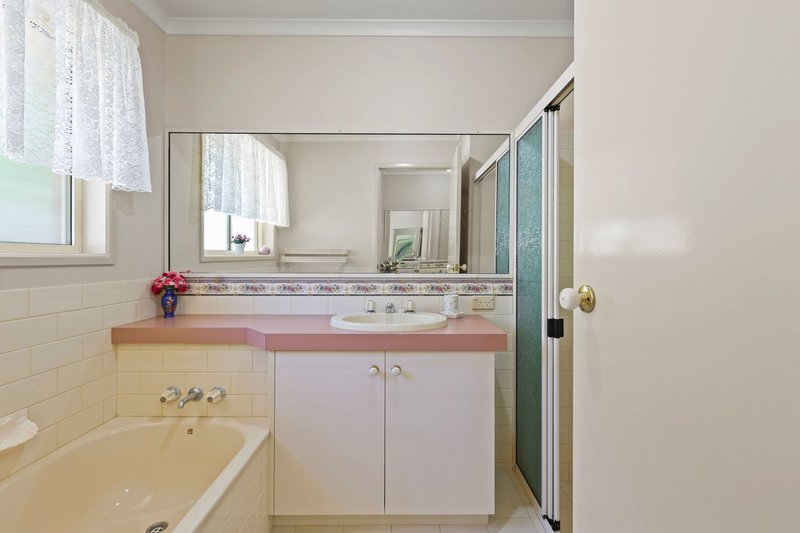 Photo - 9 Gerbera Court, Middle Ridge QLD 4350 - Image 13