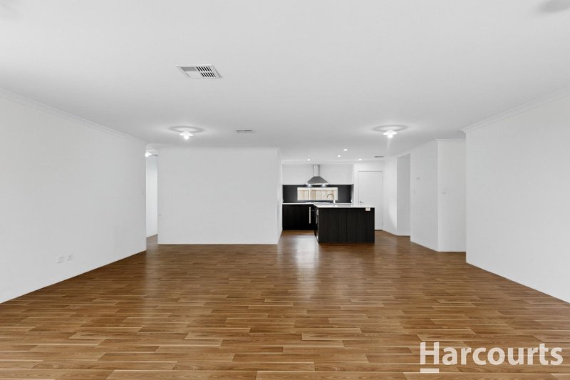 Photo - 9 Glamorgan Loop, Ellenbrook WA 6069 - Image 3