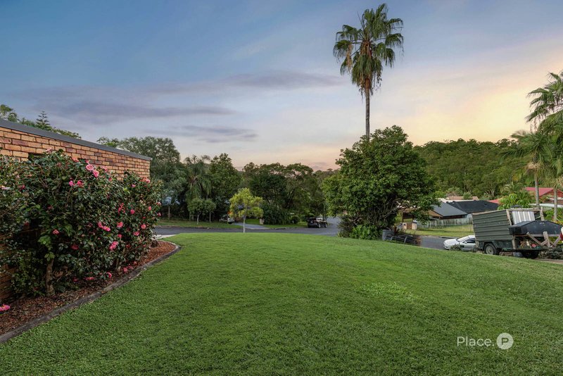 Photo - 9 Glenalwyn Street, Holland Park QLD 4121 - Image 2