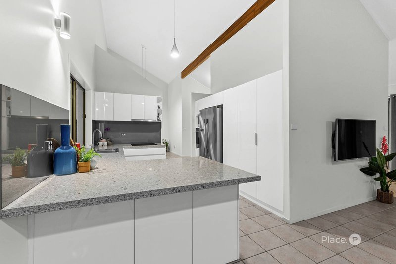 Photo - 9 Glenalwyn Street, Holland Park QLD 4121 - Image 4