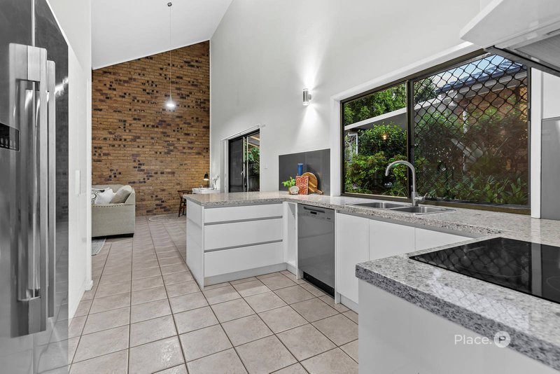 Photo - 9 Glenalwyn Street, Holland Park QLD 4121 - Image 5