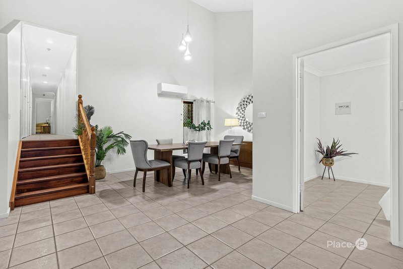 Photo - 9 Glenalwyn Street, Holland Park QLD 4121 - Image 9