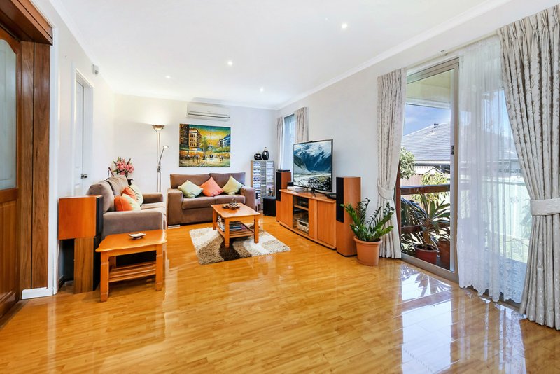 Photo - 9 Glenbrook Crescent, Georges Hall NSW 2198 - Image 4