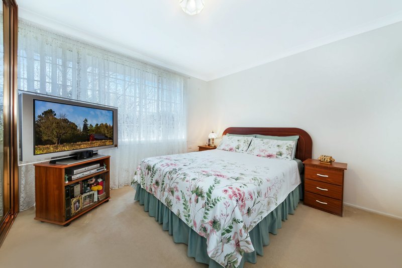 Photo - 9 Glenbrook Crescent, Georges Hall NSW 2198 - Image 5