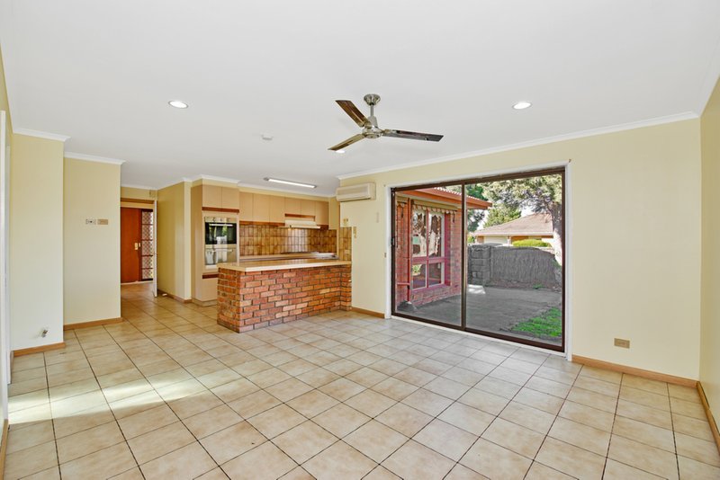 Photo - 9 Glendale Avenue, Epping VIC 3076 - Image 4