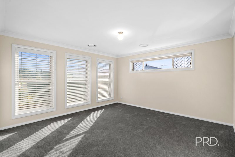 Photo - 9 Goldstein Crescent, Lloyd NSW 2650 - Image 3