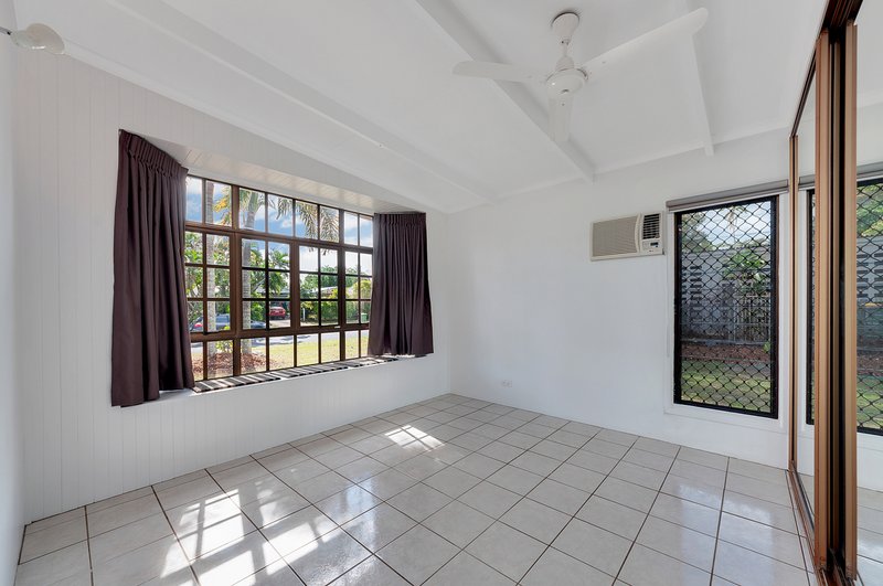 Photo - 9 Golf Street, Yorkeys Knob QLD 4878 - Image 8