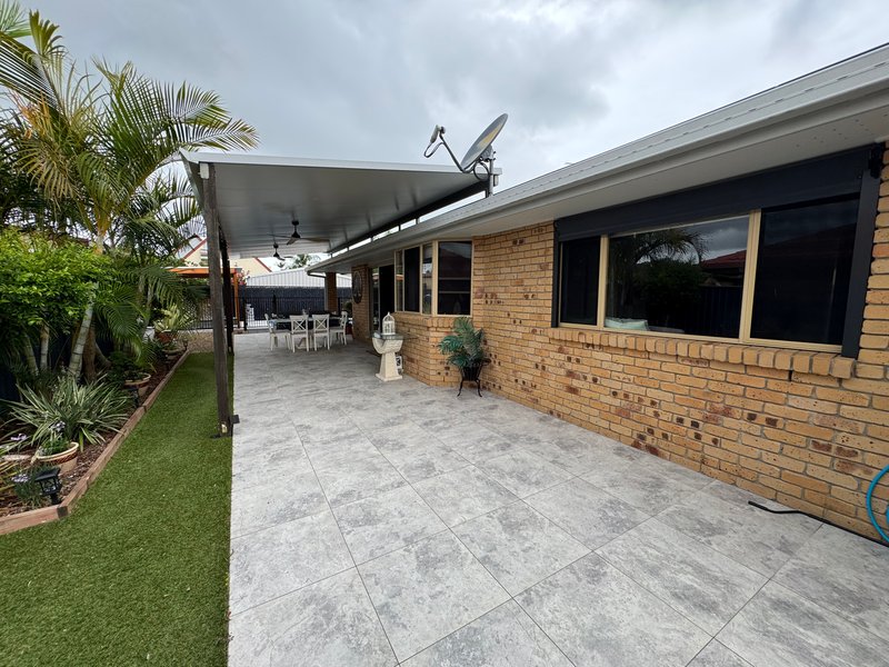 Photo - 9 Gordon Crescent, Sandstone Point QLD 4511 - Image 2