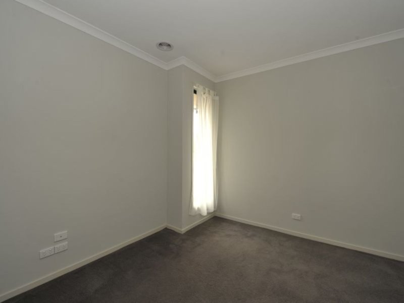 Photo - 9 Goulburn Place, Pakenham VIC 3810 - Image 11