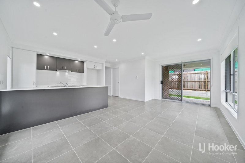 Photo - 9 Graham Circuit, Yarrabilba QLD 4207 - Image 3