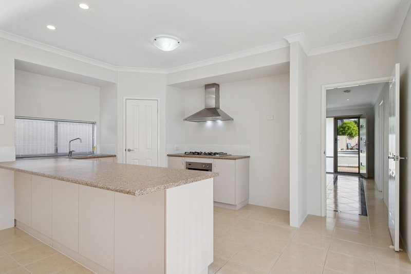 Photo - 9 Grandis Bend, Southern River WA 6110 - Image 2