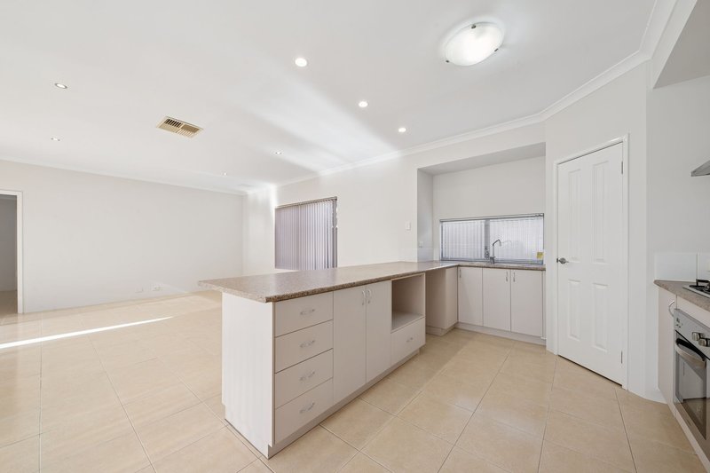 Photo - 9 Grandis Bend, Southern River WA 6110 - Image 4