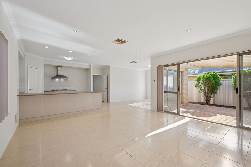 Photo - 9 Grandis Bend, Southern River WA 6110 - Image 5