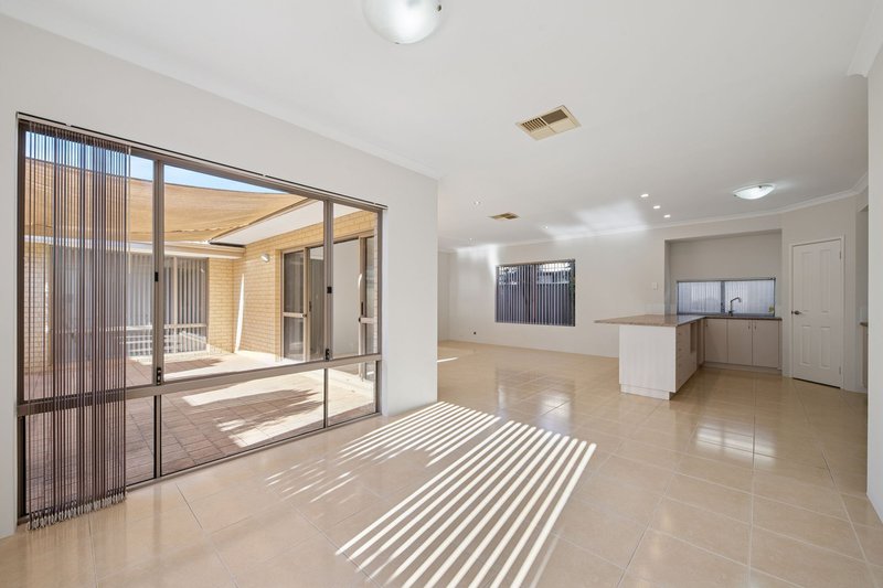Photo - 9 Grandis Bend, Southern River WA 6110 - Image 6