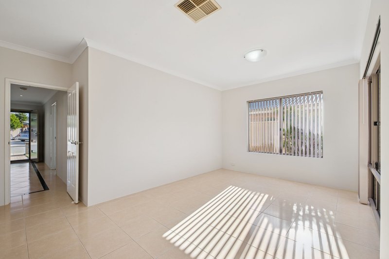 Photo - 9 Grandis Bend, Southern River WA 6110 - Image 8