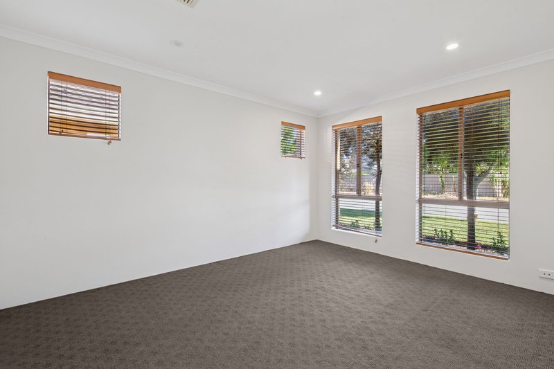 Photo - 9 Grandis Bend, Southern River WA 6110 - Image 10