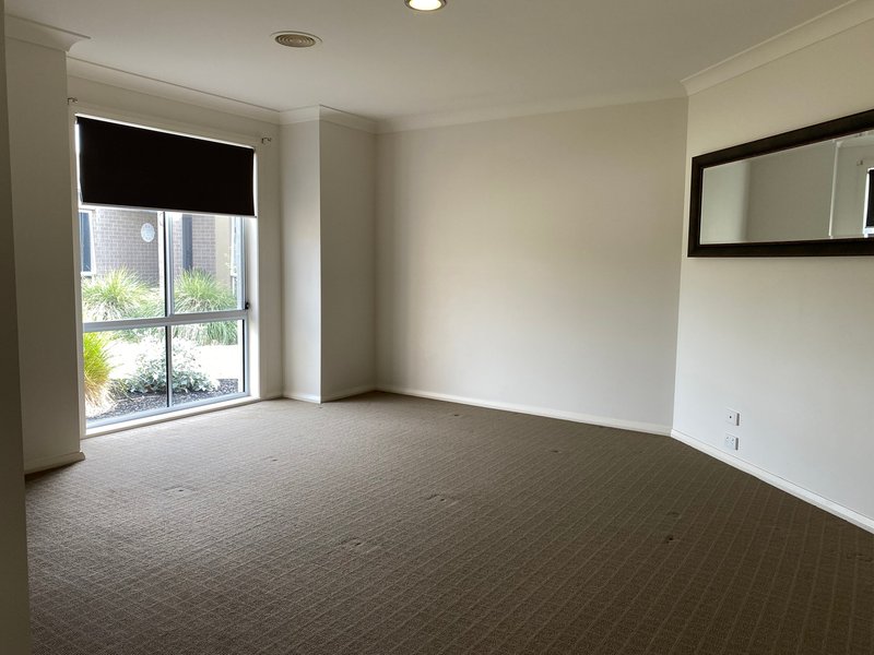 Photo - 9 Grange Close, Wodonga VIC 3690 - Image 2