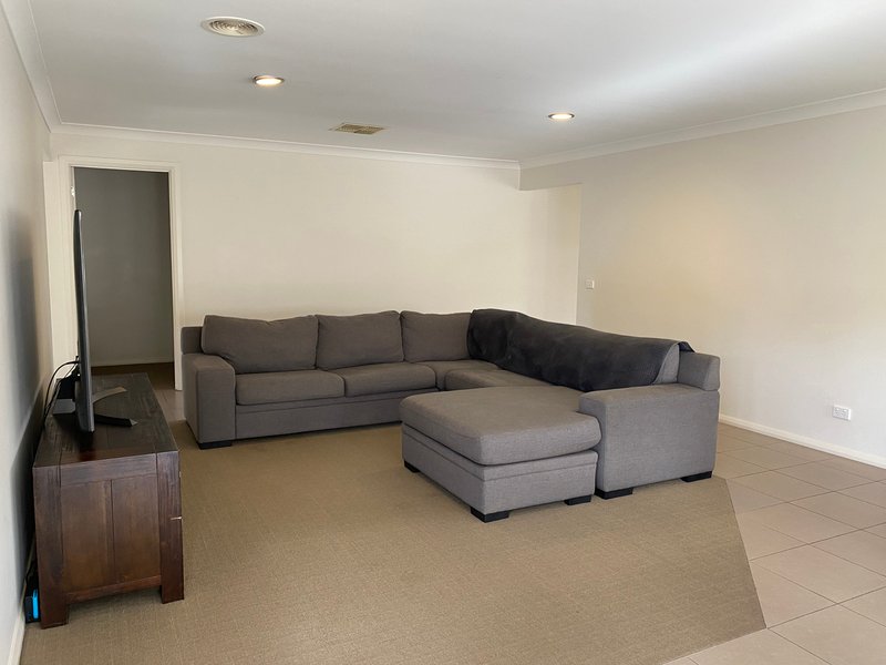 Photo - 9 Grange Close, Wodonga VIC 3690 - Image 3