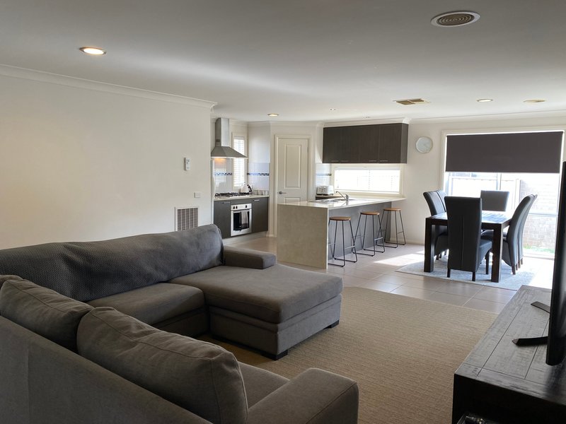 Photo - 9 Grange Close, Wodonga VIC 3690 - Image 4