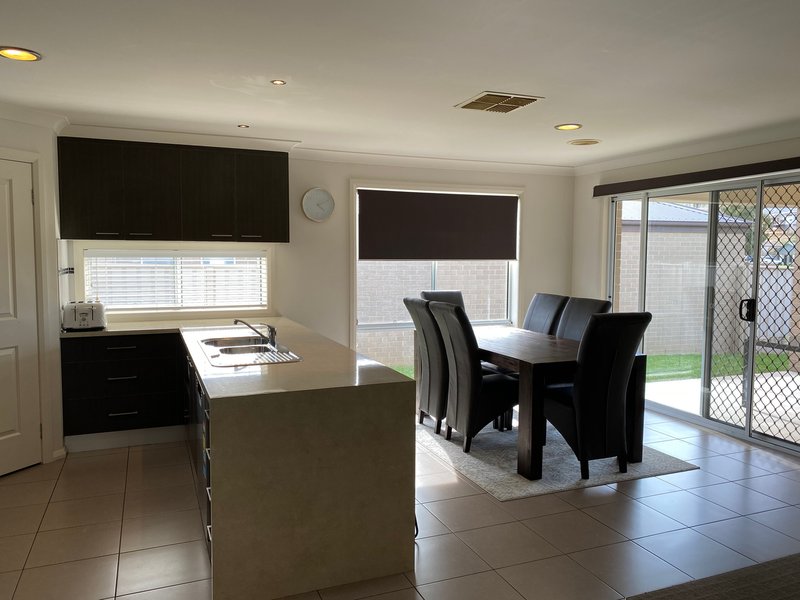 Photo - 9 Grange Close, Wodonga VIC 3690 - Image 5