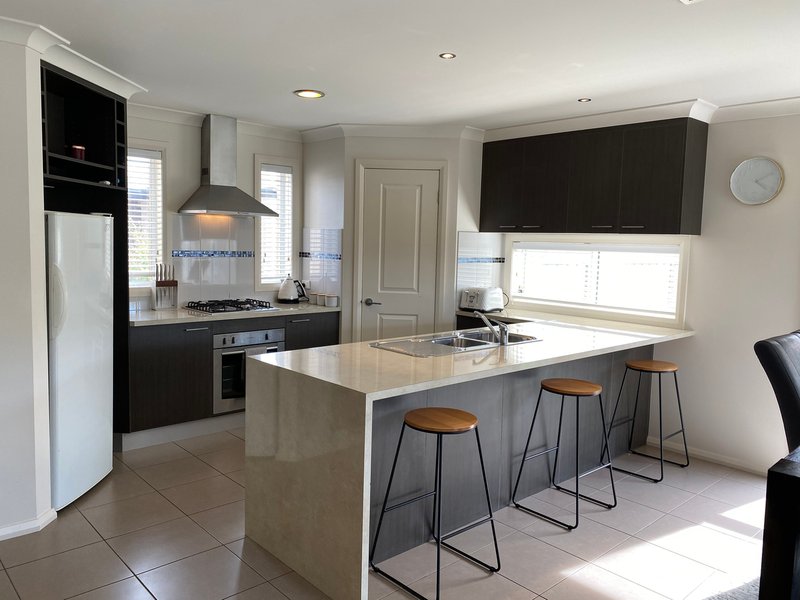 Photo - 9 Grange Close, Wodonga VIC 3690 - Image 6