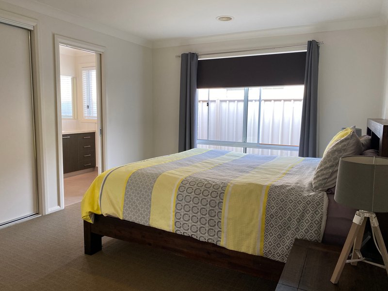 Photo - 9 Grange Close, Wodonga VIC 3690 - Image 7