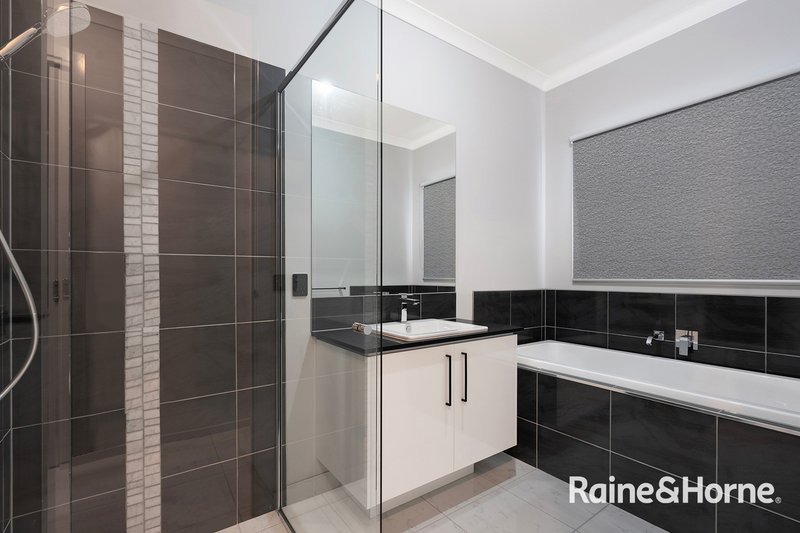 Photo - 9 Granite Court, Cranbourne East VIC 3977 - Image 8