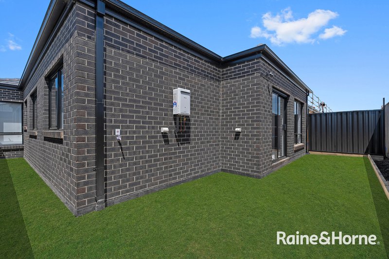 Photo - 9 Granite Court, Cranbourne East VIC 3977 - Image 10
