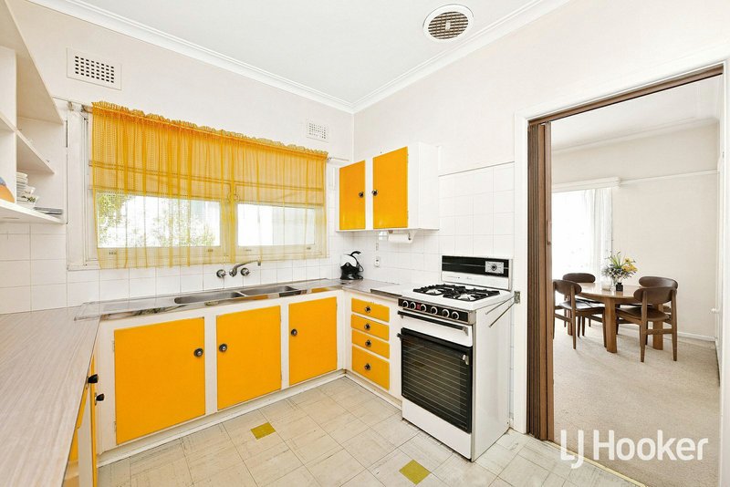 Photo - 9 Greendale Crescent, Chester Hill NSW 2162 - Image 3