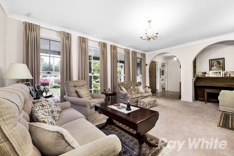 Photo - 9 Greenways Road, Glen Waverley VIC 3150 - Image 2