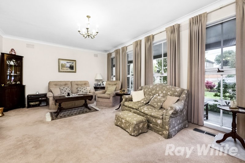 Photo - 9 Greenways Road, Glen Waverley VIC 3150 - Image 4