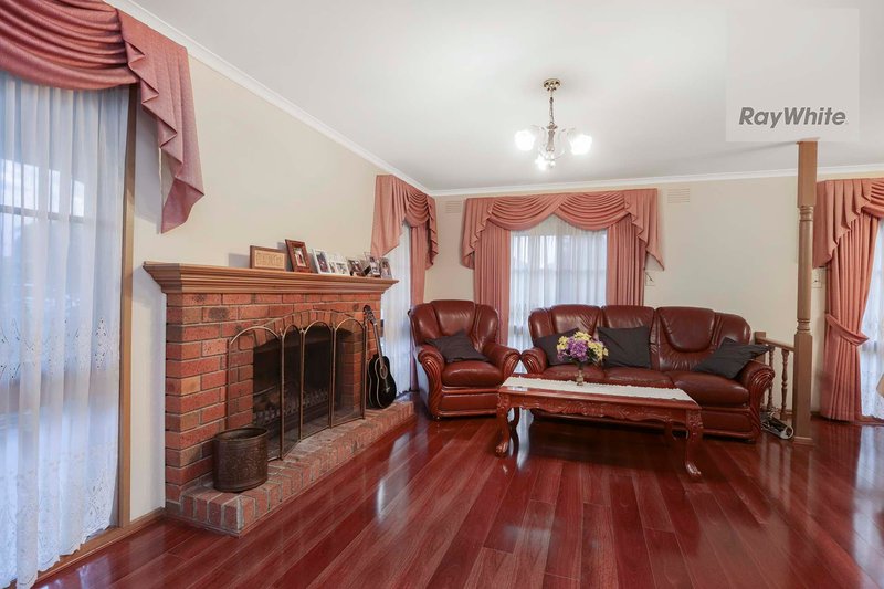 Photo - 9 Gretna Close, Westmeadows VIC 3049 - Image 3