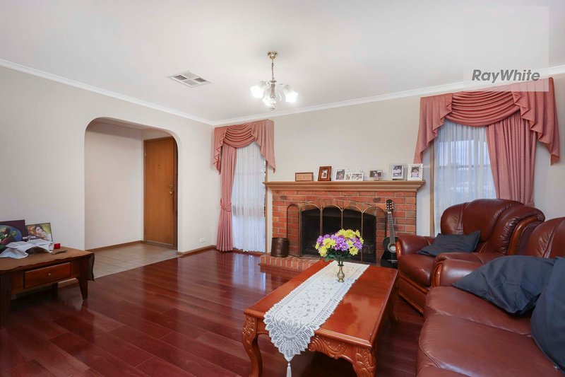 Photo - 9 Gretna Close, Westmeadows VIC 3049 - Image 5