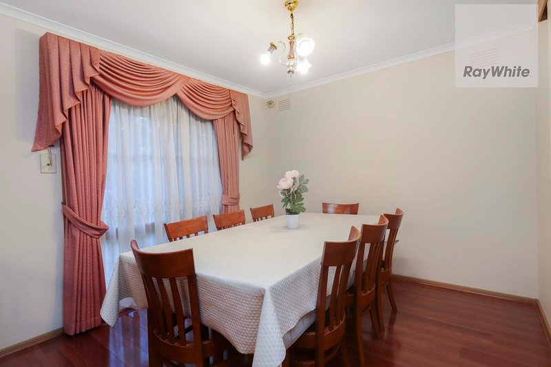 Photo - 9 Gretna Close, Westmeadows VIC 3049 - Image 6