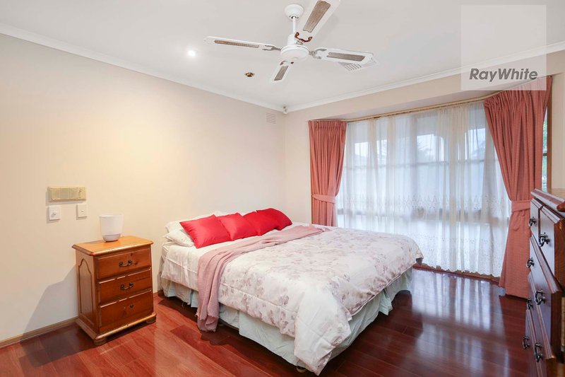 Photo - 9 Gretna Close, Westmeadows VIC 3049 - Image 11