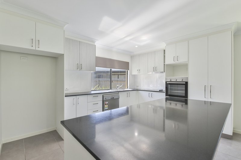 Photo - 9 Grevillea Place, Cannonvale QLD 4802 - Image 3