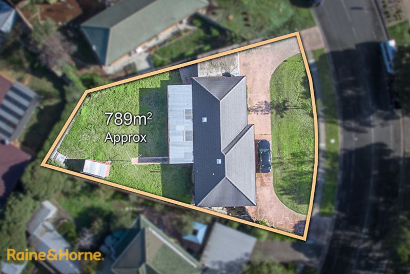 Photo - 9 Gullane Drive, Sunbury VIC 3429 - Image 2