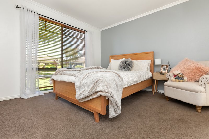 Photo - 9 Hallmark Drive, Narre Warren South VIC 3805 - Image 7