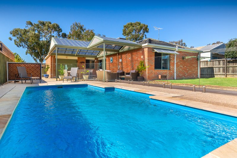 Photo - 9 Hallmark Drive, Narre Warren South VIC 3805 - Image 13