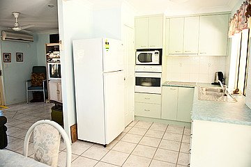 Photo - 9 Hammer Street, Slade Point QLD 4740 - Image 3