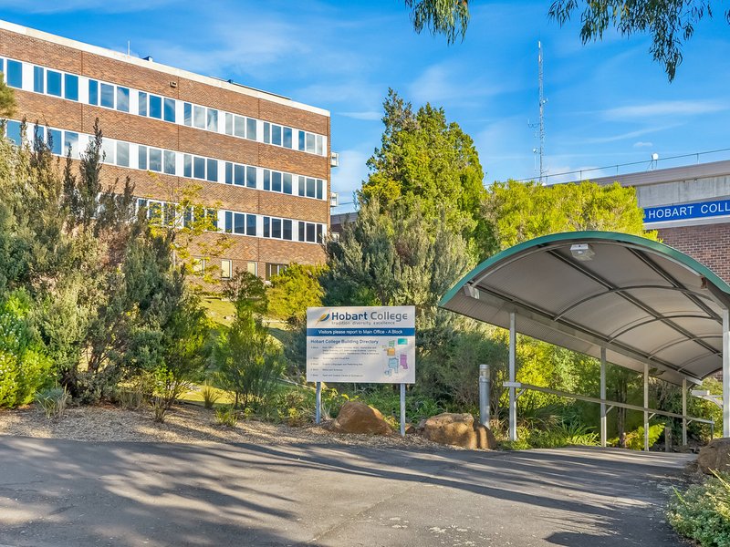 Photo - 9 Hargrave Place, Mount Nelson TAS 7007 - Image 7