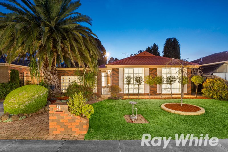 9 Hawksburn Crescent, Wantirna South VIC 3152