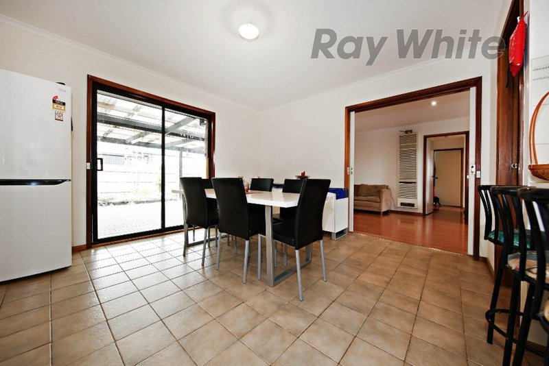 Photo - 9 Hayes Court, Point Cook VIC 3030 - Image 4